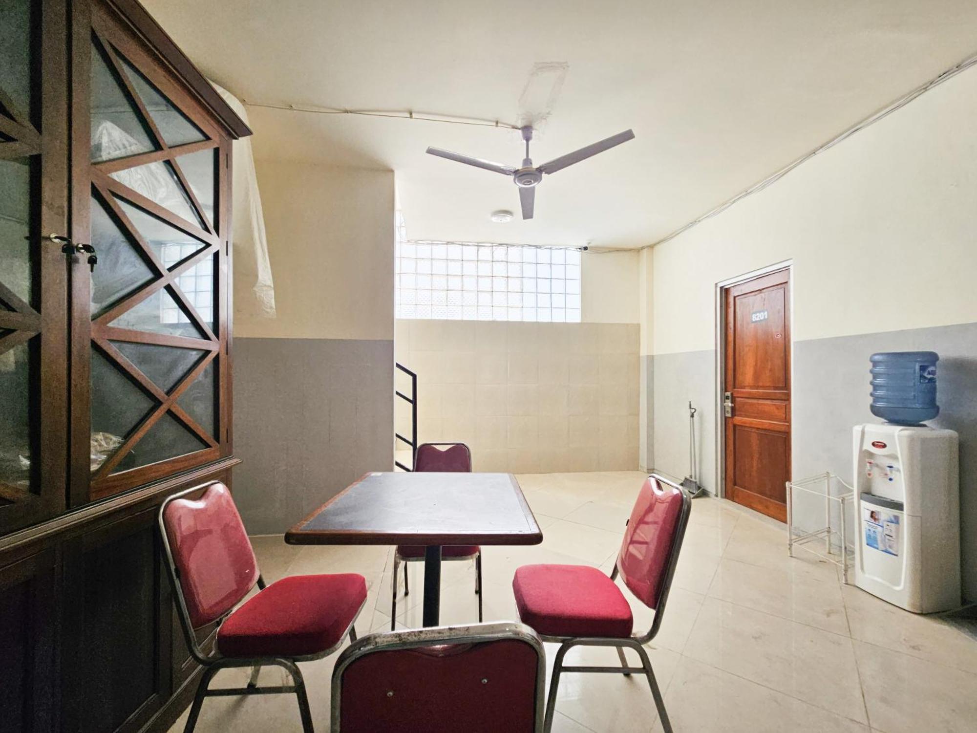 Reddoorz At Pucang Anom Timur スラバヤ エクステリア 写真